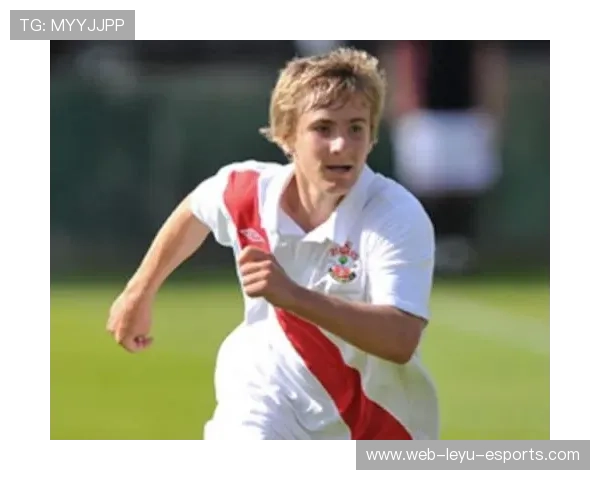 卡卢克肖：从少年天才到足球巨星的成长之路与传奇经历