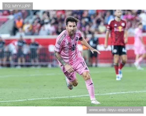 八大足球豪门球星集结揭秘：从梅西到C罗的巅峰时刻与辉煌传奇